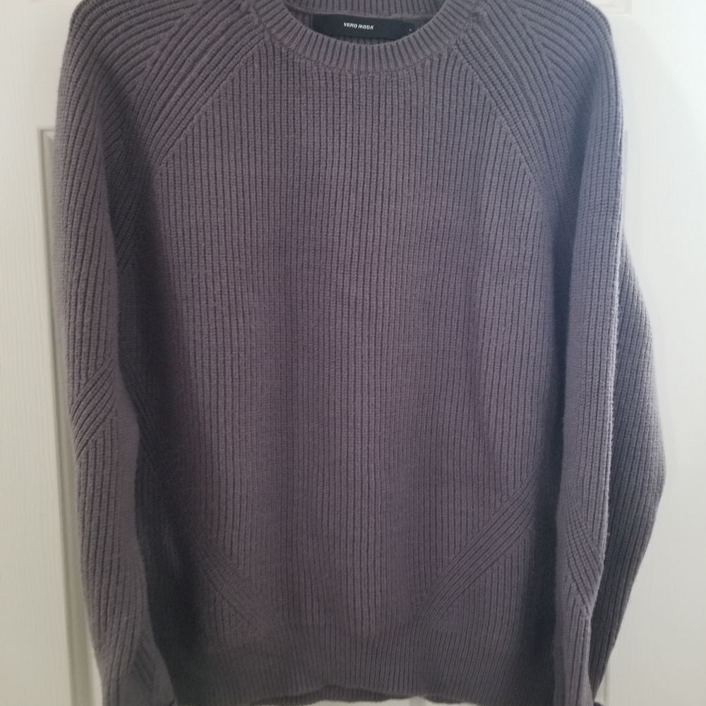 Sweaters - Picture 4 of 4